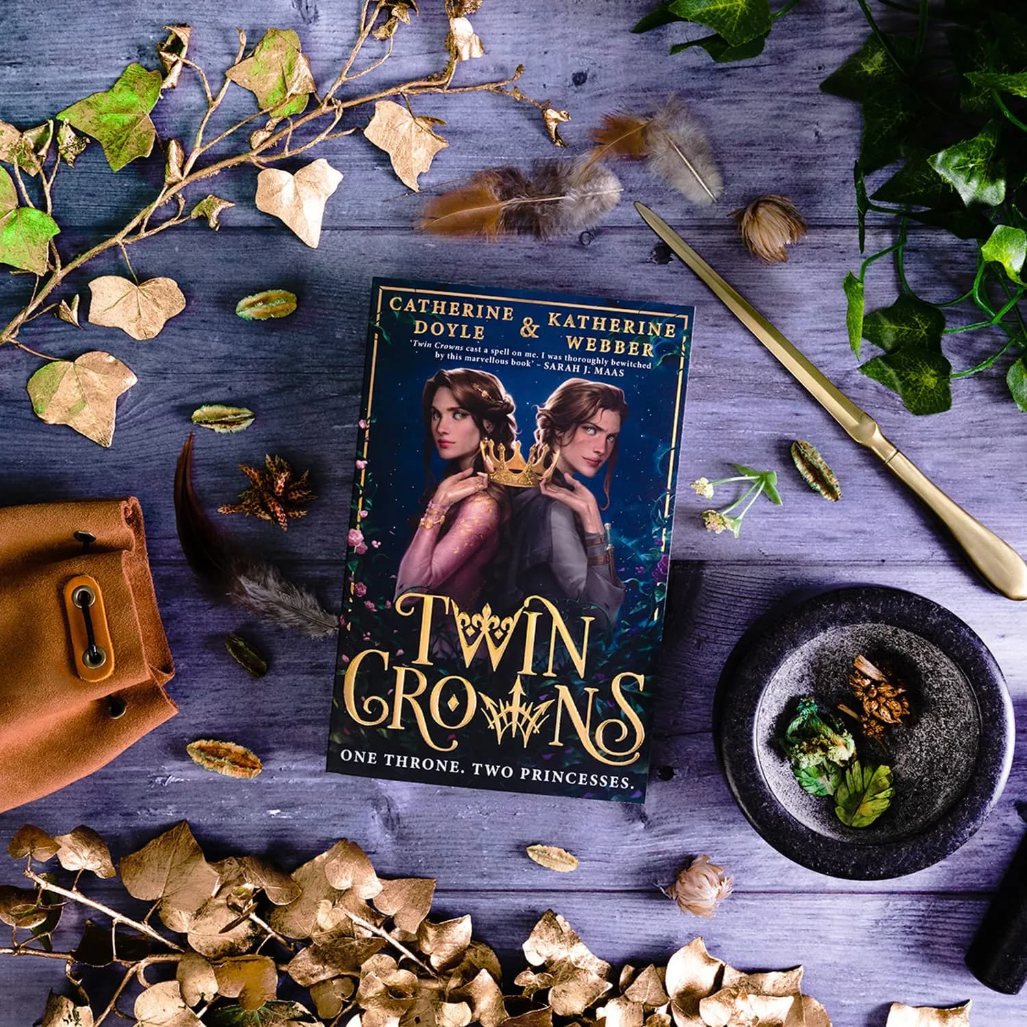 Twin Crowns — мініатюра 4